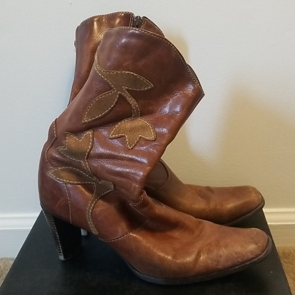Vintage inspired brown leather boots - Picture 4 of 7